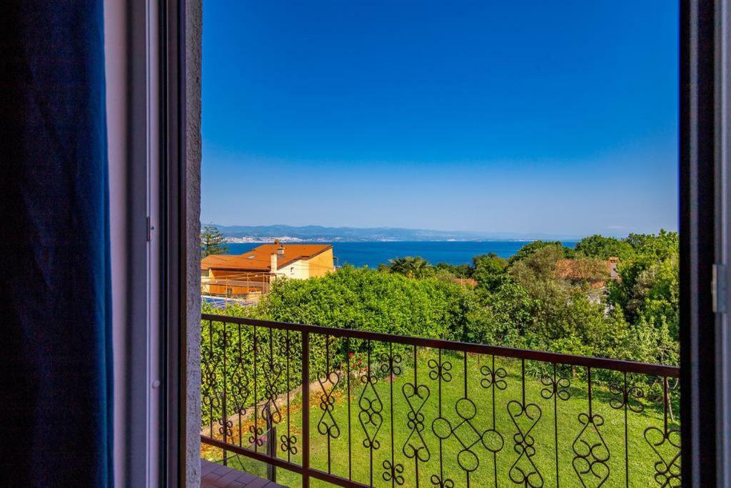 Apartment Roza, Sea View, Free Parking Ičići Екстериор снимка