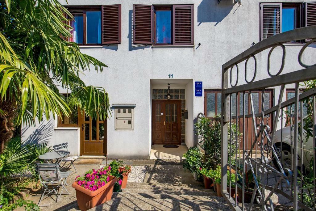 Apartment Roza, Sea View, Free Parking Ičići Екстериор снимка